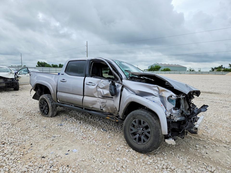 2020 Toyota Tacoma VIN 5TFAZ5CNXLX094317 COPART salvage auction — SIDE, Tx - Salvage Vehicle Title, sold $4,350 on 2026-07-09 (photo 4)