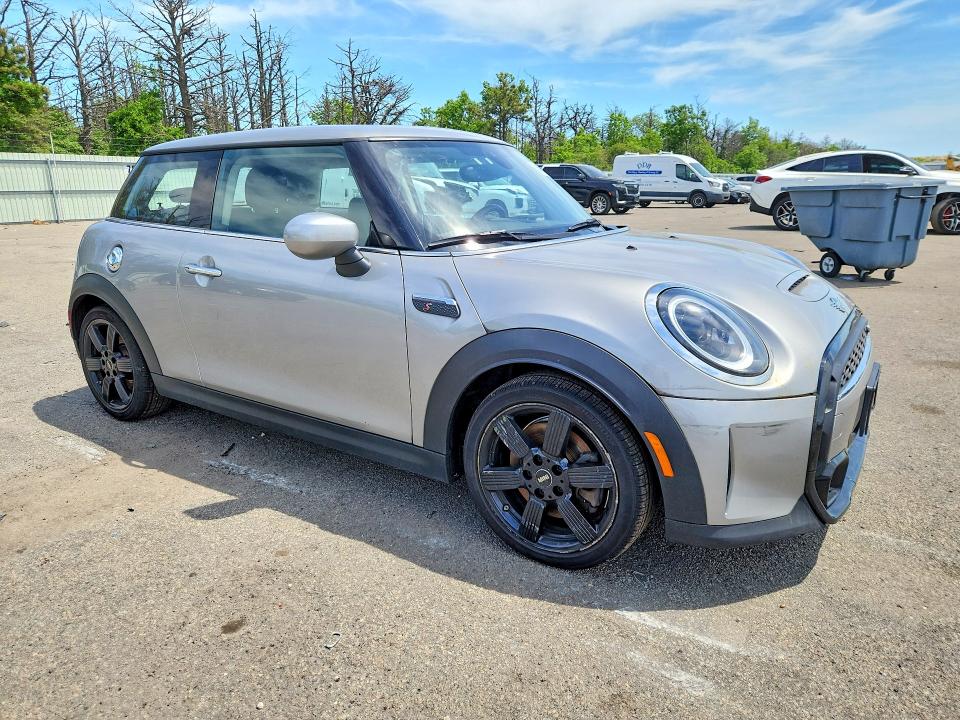 2024 Mini Cooper VIN WMW53DH06R2V37835 COPART salvage auction — WATER/FLOOD, Ny - Mv907A-Flood Salvage, sold $8,000 on 2026-07-20 (photo 4)