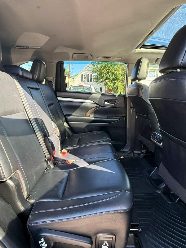 2019 Toyota Highlander VIN 5TDJZRFH4KS582650 COPART salvage auction — MINOR DENT/SCRATCHES, Md - Certificate Of Title (P), sold $13,800 on 2026-07-21 (photo 8)
