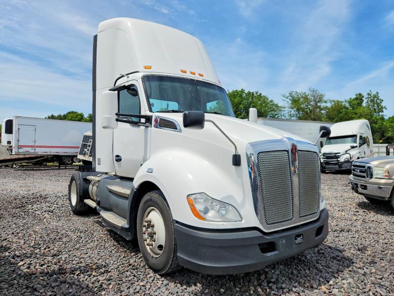 2021 Kenworth T680 VIN 1XKYA48X5MJ440616 COPART salvage auction — NORMAL WEAR, IN - CERTIFICATE OF TITLE, sold $8,000 on 2026-07-07 (photo 1)