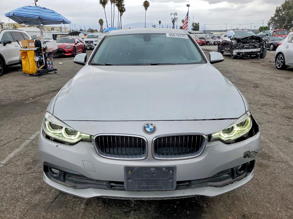 2018 BMW 3er VIN WBA8A9C50JAD27697 COPART salvage auction — FRONT END, CA - SALVAGE CERTIFICATE, sold $3,950 on 2026-08-21 (photo 5)
