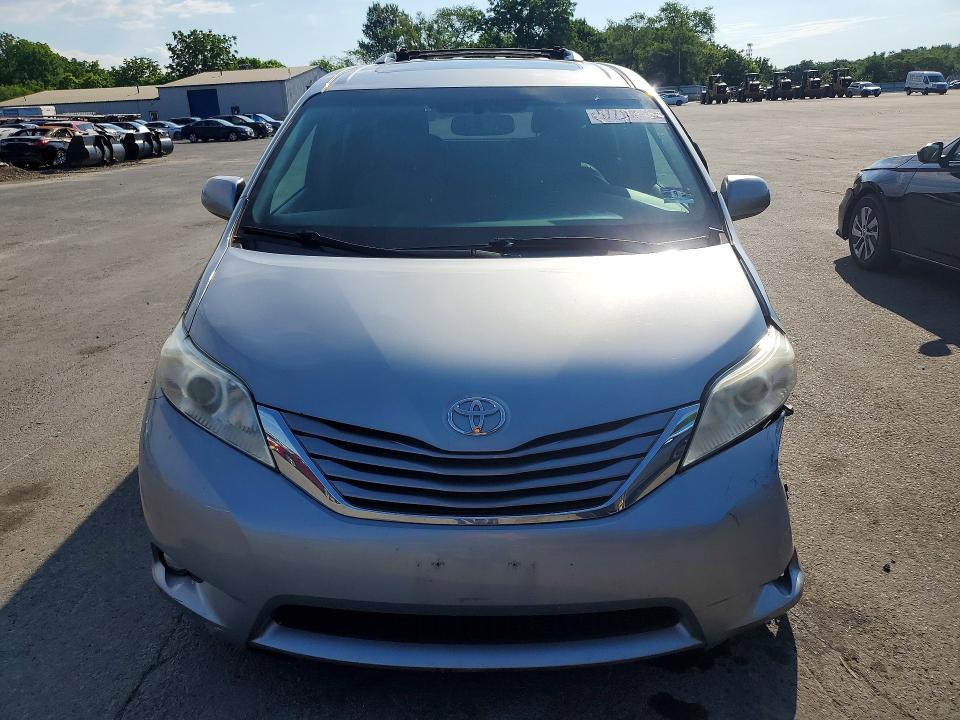 2017 Toyota Sienna VIN 5TDYZ3DC2HS830079 COPART salvage auction — FRONT END, Nj - Cert Of Title-Salvage, sold $1,600 on 2026-07-21 (photo 5)