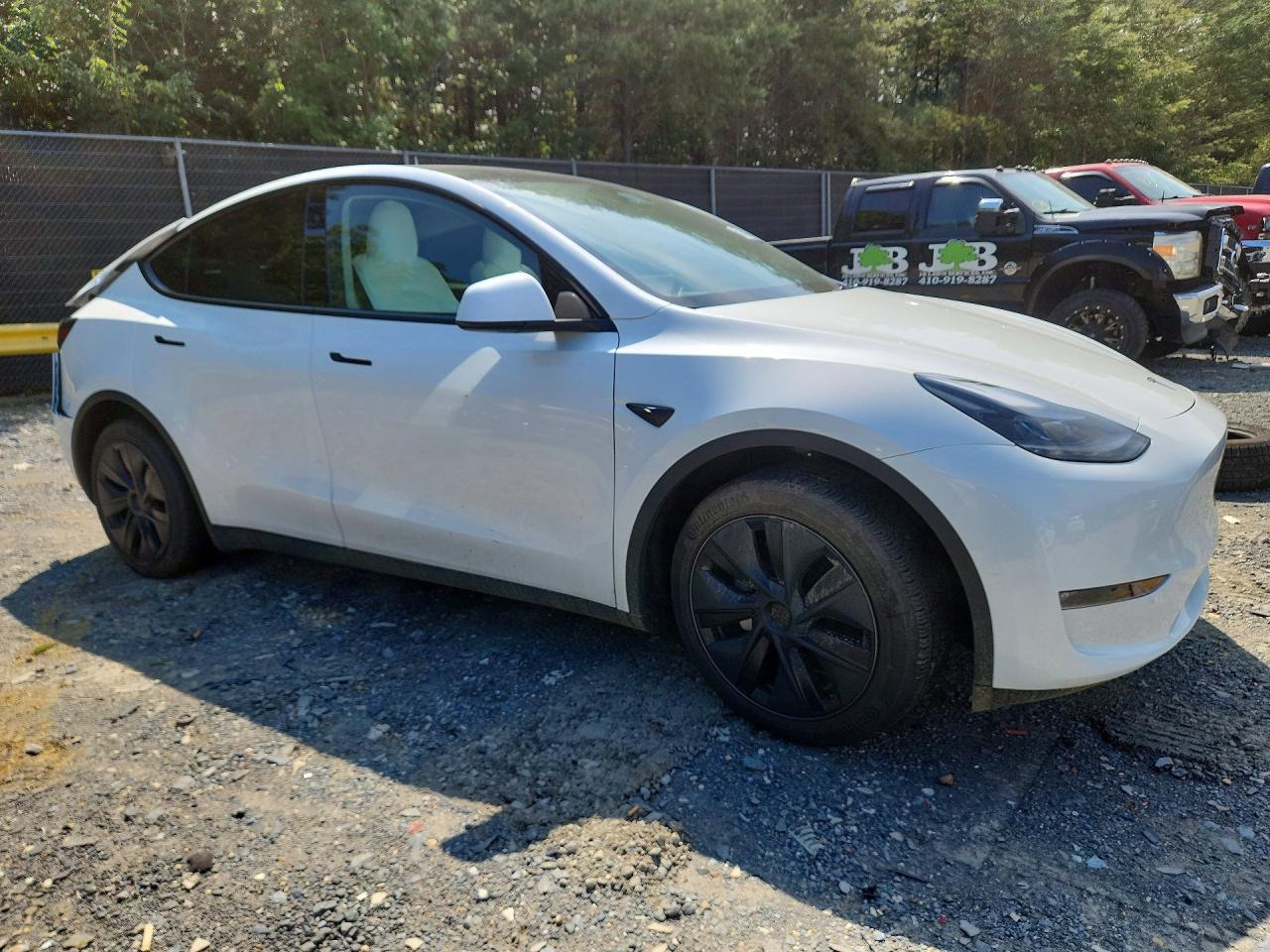 2024 Tesla Model Y VIN 7SAYGAEE4RF131149 COPART salvage auction — Rear End, S1 - Salvage Title, sold $14,000 on 2026-09-22 (photo 4)
