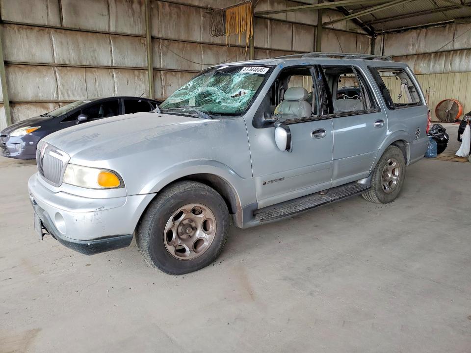 2000 Lincoln Navigator VIN 5LMRU27A2YLJ00349 COPART salvage auction — VANDALISM, Az - Certificate Of Title, sold $475 on 2026-07-29 (photo 1)