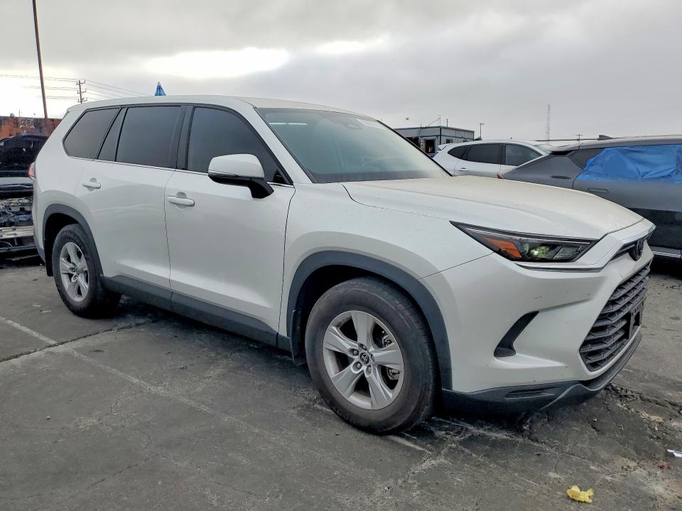 2025 Toyota Highlander VIN 5TDAAAA59SS034665 COPART salvage auction — REAR END, Ca - Salvage Certificate, sold $15,200 on 2026-07-24 (photo 4)