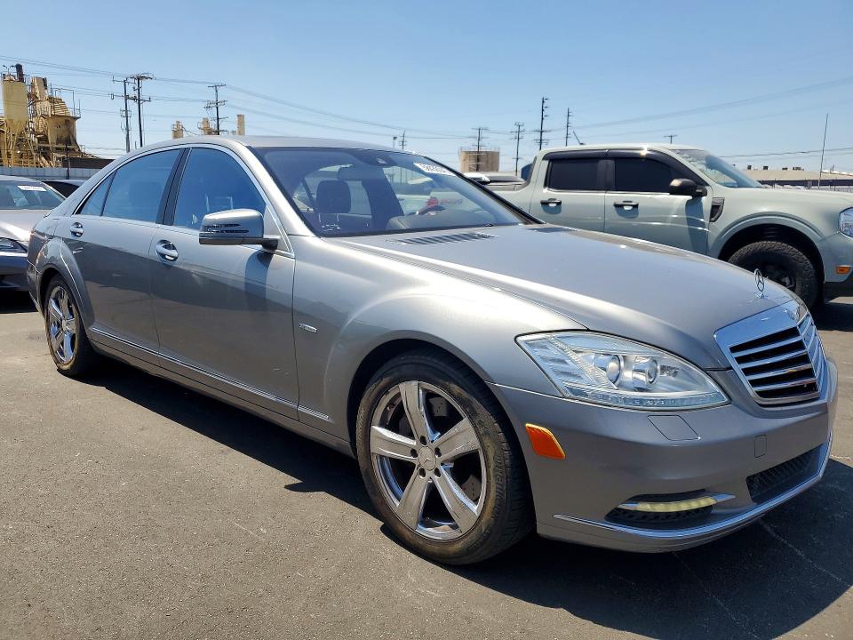 2012 Mercedes-benz S class VIN WDDNG7DB1CA490863 COPART salvage auction — MINOR DENT/SCRATCHES, Ca - Dis/Dlr/Exp Only Clean Title, sold $1,550 on 2026-07-08 (photo 4)