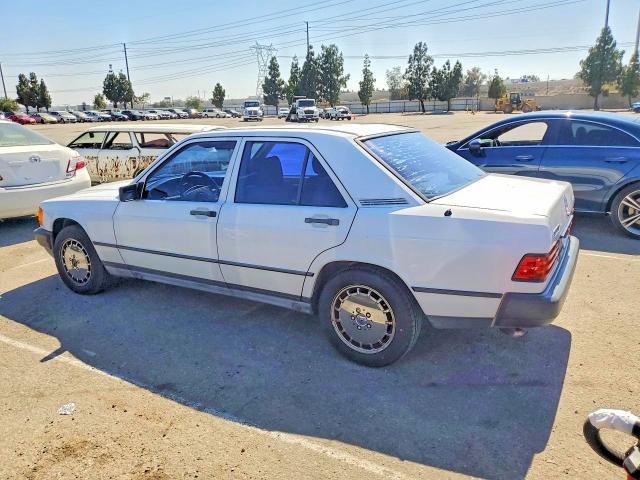 1988 Mercedes-benz 190 VIN WDBDB26D4JF455030 COPART salvage auction — NORMAL WEAR, CA - DIS/DLR/EXP ONLY CLEAN TITLE, sold $675 on 2026-07-09 (photo 2)