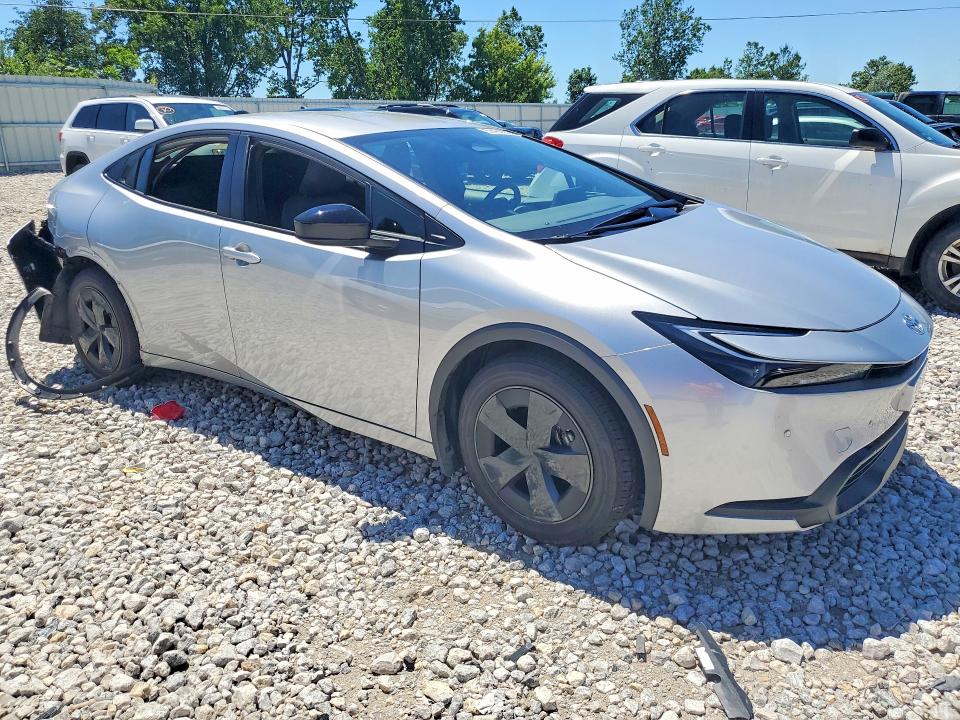 2026 Toyota Prius VIN JTDACAAU3T3072798 COPART salvage auction — SIDE, MI - CERT OF TITLE-SALVAGE VEHICLE, sold $10,100 on 2026-07-09 (photo 4)
