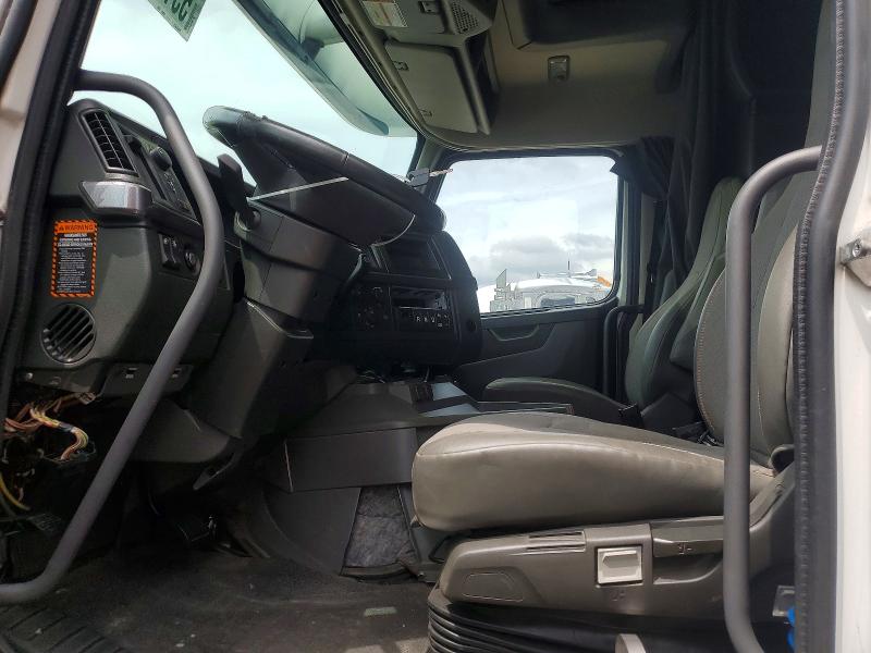 2024 Volvo Vnl VIN 4V4NC9EJ9RN635077 COPART salvage auction — MECHANICAL, IA - CERT OF TITLE-SALVAGE TITLE, sold $15,500 on 2026-07-23 (photo 5)
