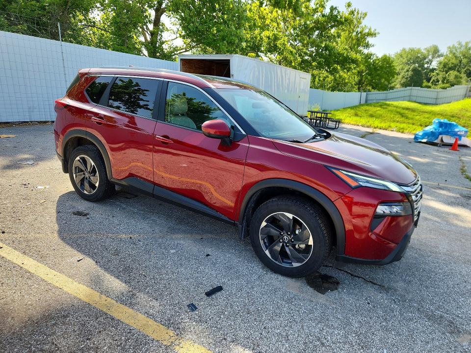 2024 Nissan Rogue VIN JN8BT3BBXRW174530 COPART salvage auction — MINOR DENT/SCRATCHES, IL - CERTIFICATE OF TITLE, sold $2,200 on 2026-07-21 (photo 4)