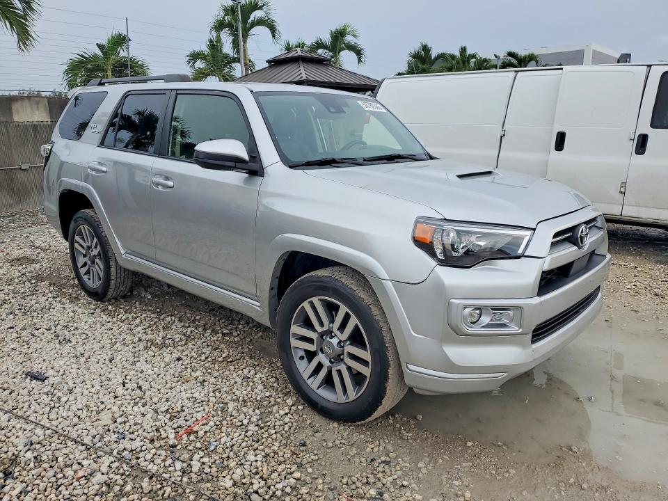 2022 Toyota 4runner VIN JTESU5JR9N6009643 COPART salvage auction — MINOR DENT/SCRATCHES, Fl - Certificate Of Title (P), sold $14,700 on 2026-07-02 (photo 4)