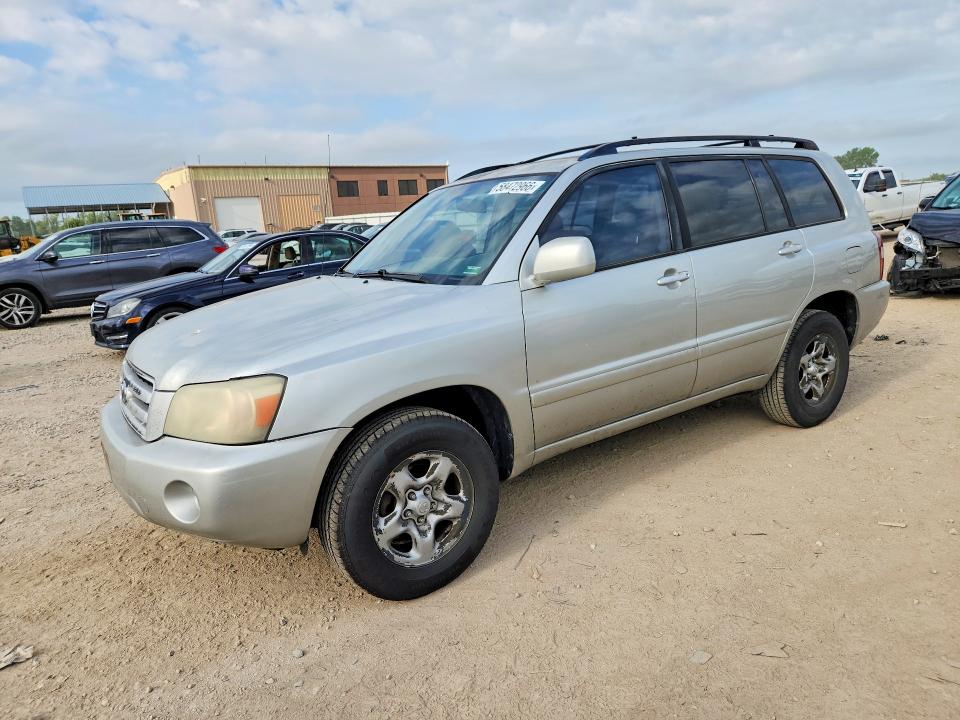 2004 Toyota Highlander VIN JTEDD21A240085854 COPART salvage auction — NORMAL WEAR, MO - DEALER ONLY CLEAN TITLE, sold $1,400 on 2026-07-14 (photo 1)