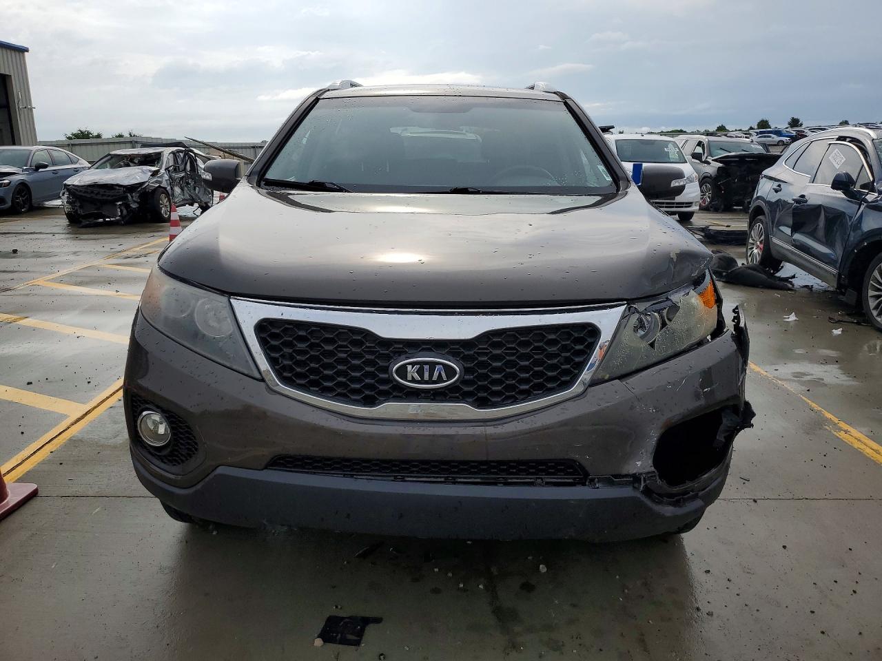 2011 Kia Sorento VIN 5XYKU3A14BG147389 COPART salvage auction — Front End, KY - CERT OF TITLE-SALVAGE, sold $1,700 on 2026-07-02 (photo 5)