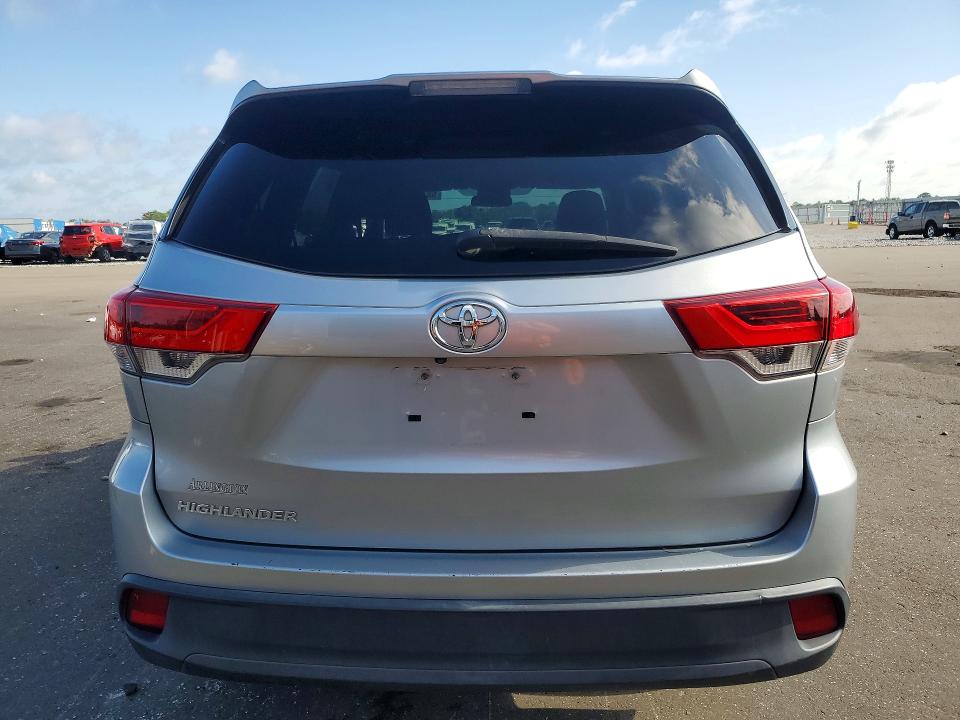 2018 Toyota VIN 5TDZZRFHXJS243165 COPART salvage auction — MINOR DENT/SCRATCHES, Fl - Certificate Of Title (P), sold $8,700 on 2026-07-28 (photo 6)