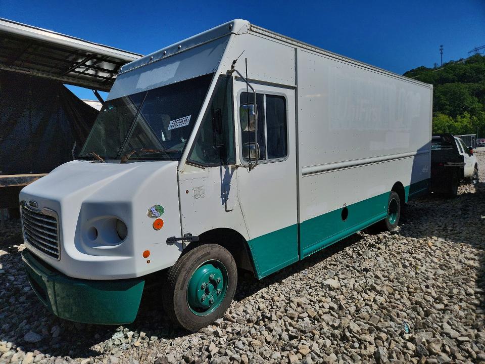 2015 Frht - freightliner VIN 4UZAAPDU5FCGP2715 COPART salvage auction — NORMAL WEAR, OH - CERTIFICATE OF TITLE (P), sold $4,500 on 2026-07-30 (photo 1)