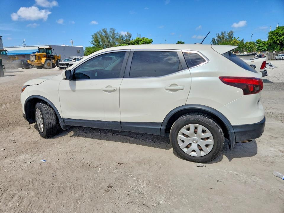 2017 Nissan VIN JN1BJ1CPXHW008588 COPART salvage auction — MINOR DENT/SCRATCHES, Fl - Certificate Of Title, sold $1,750 on 2026-07-02 (photo 2)