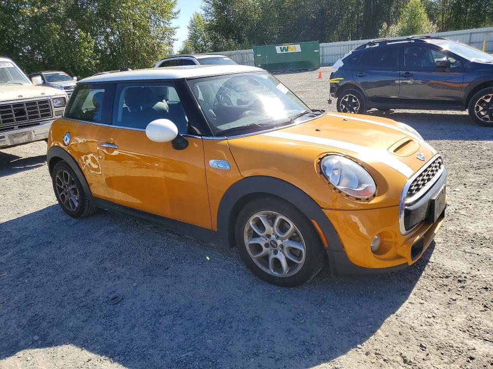 2017 Mini Cooper VIN WMWXP7C38H2A46572 COPART salvage auction — SIDE, Salvage Title, sold $2,950 on 2026-08-17 (photo 4)