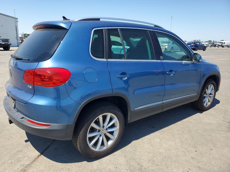 2017 Volkswagen VIN WVGRV7AX7HW511030 COPART salvage auction — MINOR DENT/SCRATCHES, Mt - Dis/Dlr/Exp Only Clean Title, sold $5,200 on 2026-07-06 (photo 3)