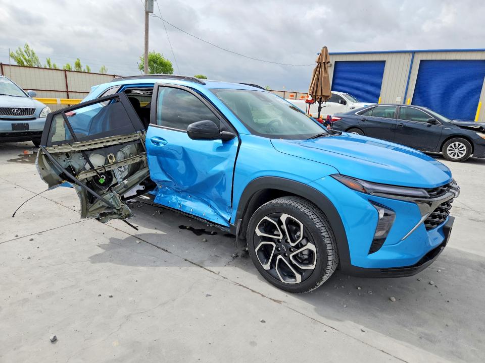 2025 Chevrolet VIN KL77LJEP9SC038374 COPART salvage auction — SIDE, Tx - Salvage Vehicle Title, sold $7,100 on 2026-07-10 (photo 4)