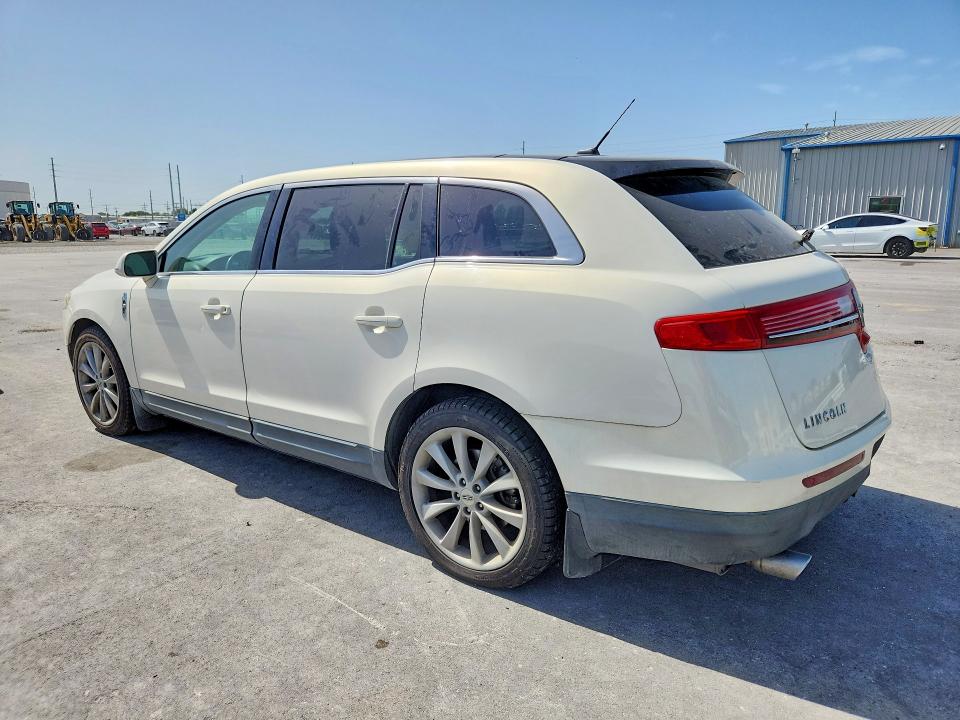 2012 Lincoln Mkt VIN 2LMHJ5AT4CBL51745 COPART salvage auction — FRONT END, WA - VEHICLE CERT OF OWNERSHIP-TITL, sold $500 on 2026-07-09 (photo 2)