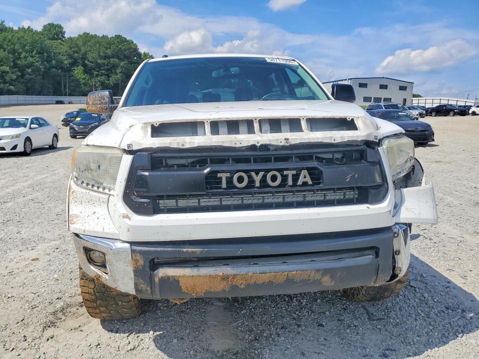 2015 Toyota Tundra VIN 5TFDW5F18FX457071 COPART salvage auction — ROLLOVER, Nc - Salvage Certificate Of Title, sold $525 on 2026-07-29 (photo 5)