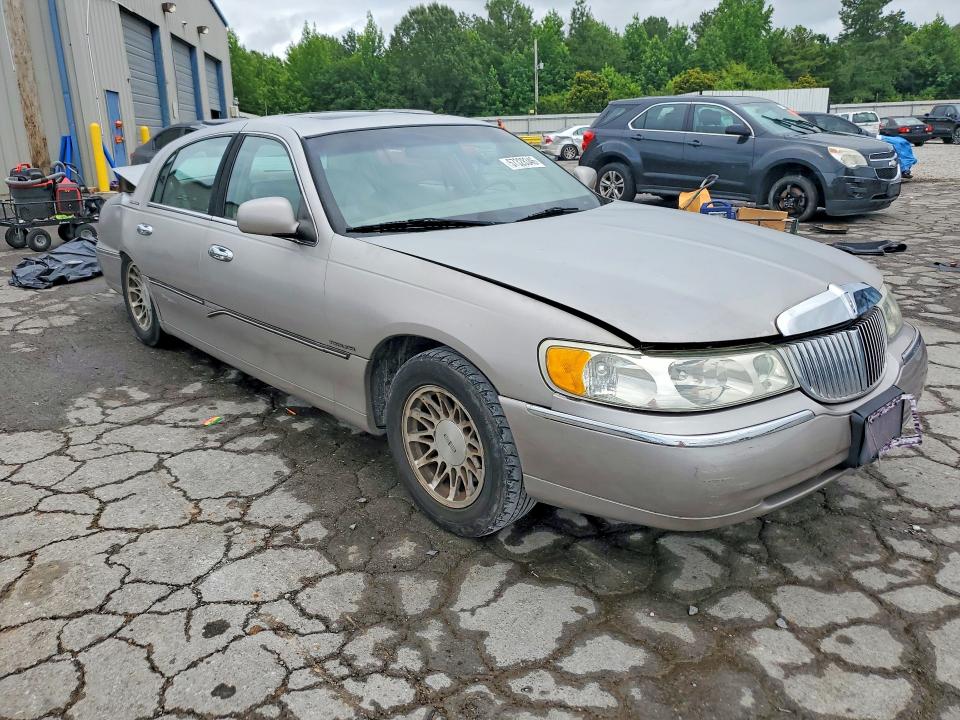 2002 Lincoln TOWN CAR VIN 1LNHM82W42Y611866 COPART salvage auction — REAR END, Tn - Salvage Certificate, sold $575 on 2026-07-09 (photo 4)