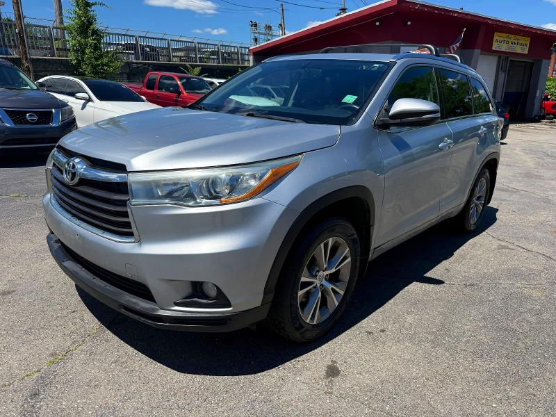 2015 Toyota Highlander VIN 5TDJKRFH3FS075698 COPART salvage auction — MINOR DENT/SCRATCHES, Me - Certificate Of Title (P), sold $10,000 on 2026-07-15 (photo 1)