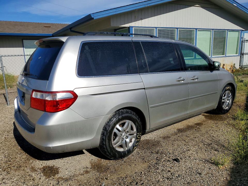 2007 Honda Odyssey VIN 5FNRL387X7B117744 COPART salvage auction — MINOR DENT/SCRATCHES, CA - DIS/DLR/EXP ONLY CLEAN TITLE, sold $1,450 on 2026-07-02 (photo 3)