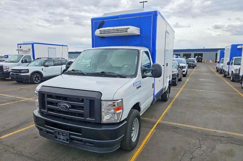 2024 Ford Econoline e350 VIN 1FDWE3FN5RDD00733 COPART salvage auction — NORMAL WEAR, Co - Certificate Of Title (P), sold $18,800 on 2026-07-15 (photo 2)