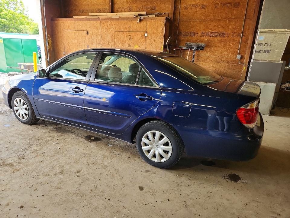 2005 Toyota Camry VIN 4T1BE30K25U014006 COPART salvage auction — MINOR DENT/SCRATCHES, Pa - Cert Of Title, sold $1,500 on 2026-07-02 (photo 2)