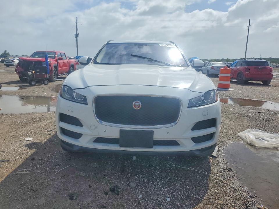 2017 Jaguar F-pace VIN SADCJ2BV1HA074469 COPART salvage auction — MINOR DENT/SCRATCHES, Tx - Certificate Of Title, sold $3,900 on 2026-07-09 (photo 5)