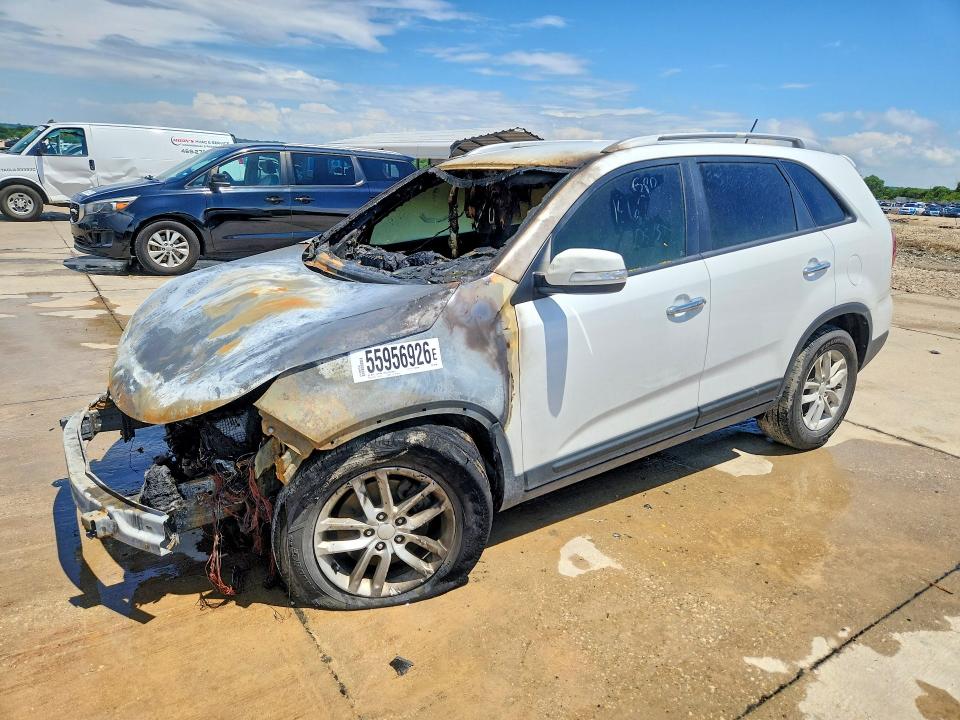 2014 Kia Sorento VIN 5XYKT4A66EG495686 — COPART salvage auction photo