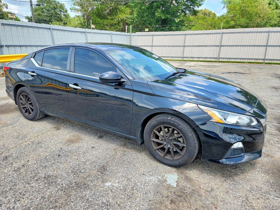 2019 Nissan Altima VIN 1N4BL4BV4KC115160 COPART salvage auction — MINOR DENT/SCRATCHES, FL - CERTIFICATE OF TITLE, sold $4,350 on 2026-07-28 (photo 4)