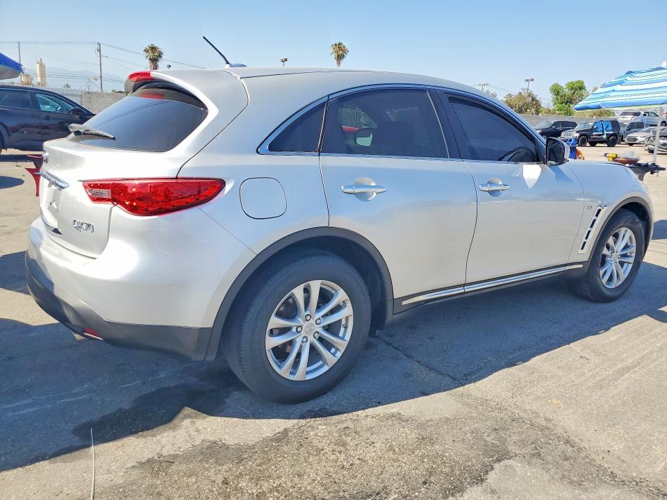 2017 Infiniti Qx70 VIN JN8CS1MU1HM141372 COPART salvage auction — MINOR DENT/SCRATCHES, IN - CERT OF TITLE-SALVAGE TITLE, sold $1,050 on 2026-07-09 (photo 3)