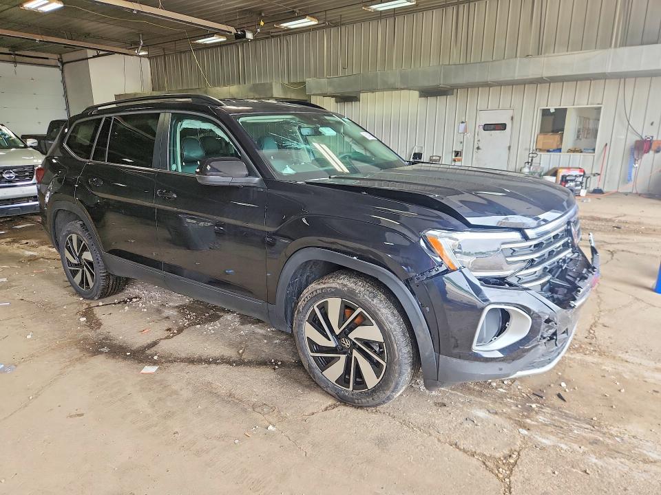 2026 Volkswagen Atlas VIN 1V2WN2CA0TC529302 COPART salvage auction — MINOR DENT/SCRATCHES, Fl - Cert Of Title Slvg Rebuildable, sold $22,500 on 2026-07-20 (photo 4)