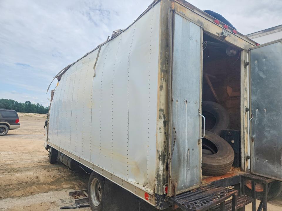 2017 Mitsubishi Fuso VIN JL6BNH1AXHK005617 COPART salvage auction — ROLLOVER, SC - CERTIFICATE OF TITLE, sold $300 on 2026-07-09 (photo 2)