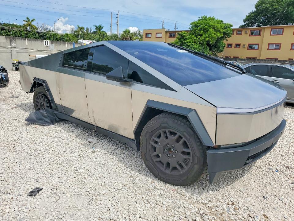 2024 Tesla VIN 7G2CEHEE5RA039371 COPART salvage auction — REAR END, Fl - Cert Of Title Slvg Rebuildable, sold $4,000 on 2026-07-28 (photo 4)