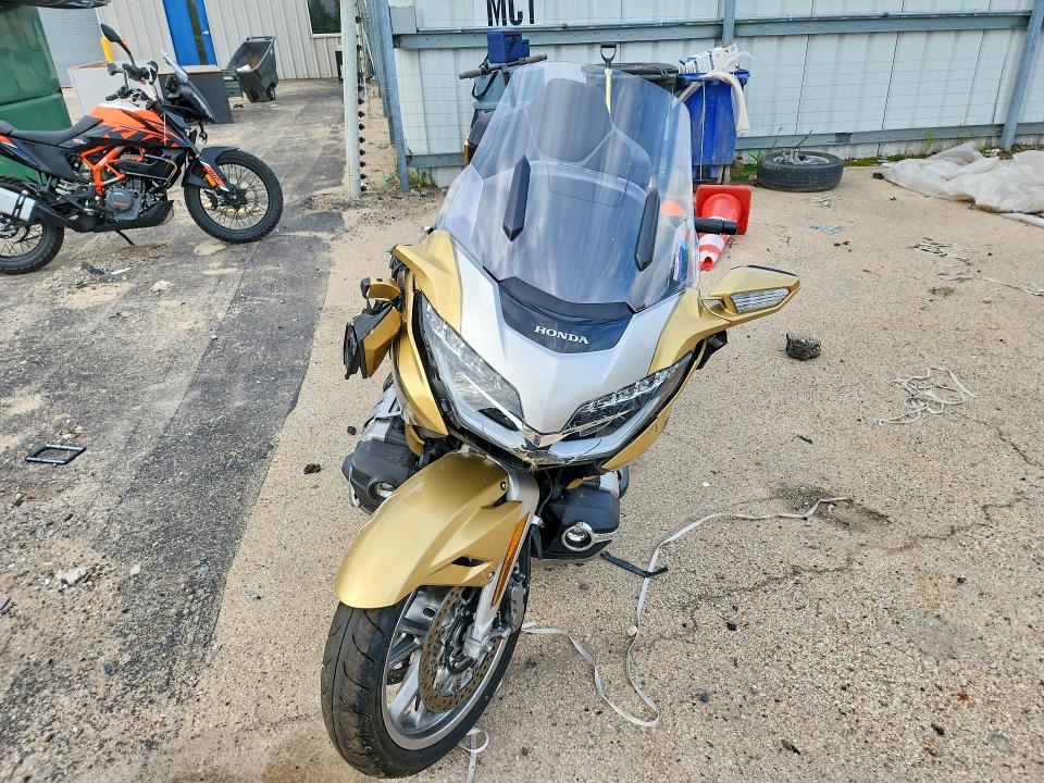 2025 Honda Gl1800c VIN JH2SC7951SK701104 COPART salvage auction — FRONT END, WI - CERT OF TITLE-CLAIM PAID, sold $2,750 on 2026-07-21 (photo 2)