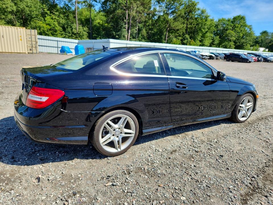 2015 Mercedes-benz C-klasse VIN WDDGJ4HB3FG431561 COPART salvage auction — SIDE, Sc - Cert Of Title-Salvage, sold $325 on 2026-07-28 (photo 3)