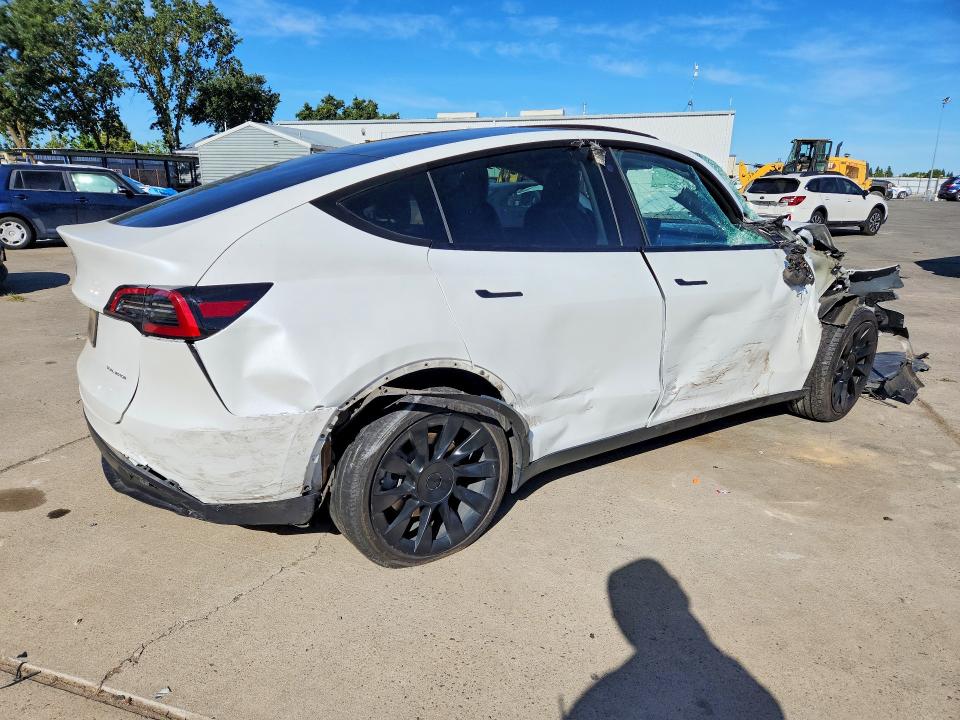 2022 Tesla Model y VIN 7SAYGAEE3NF350811 COPART salvage auction — ALL OVER, CA - SALVAGE CERTIFICATE, sold $3,500 on 2026-07-27 (photo 3)