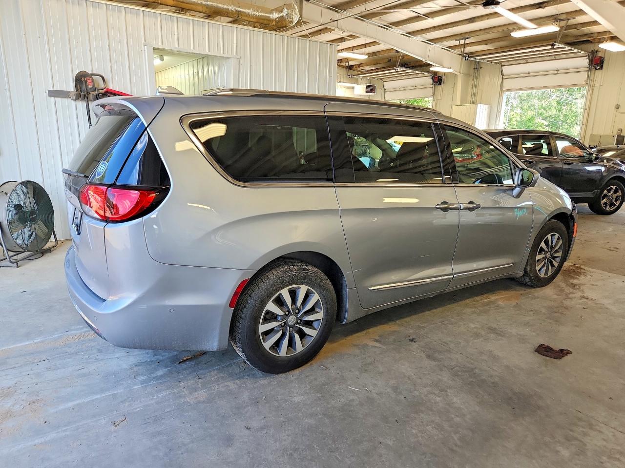 2020 Chrysler Pacifica VIN 2C4RC1EG4LR137978 COPART salvage auction — Front End, MN - CERT OF TITLE-SALVAGE, sold $3,150 on 2026-07-09 (photo 3)