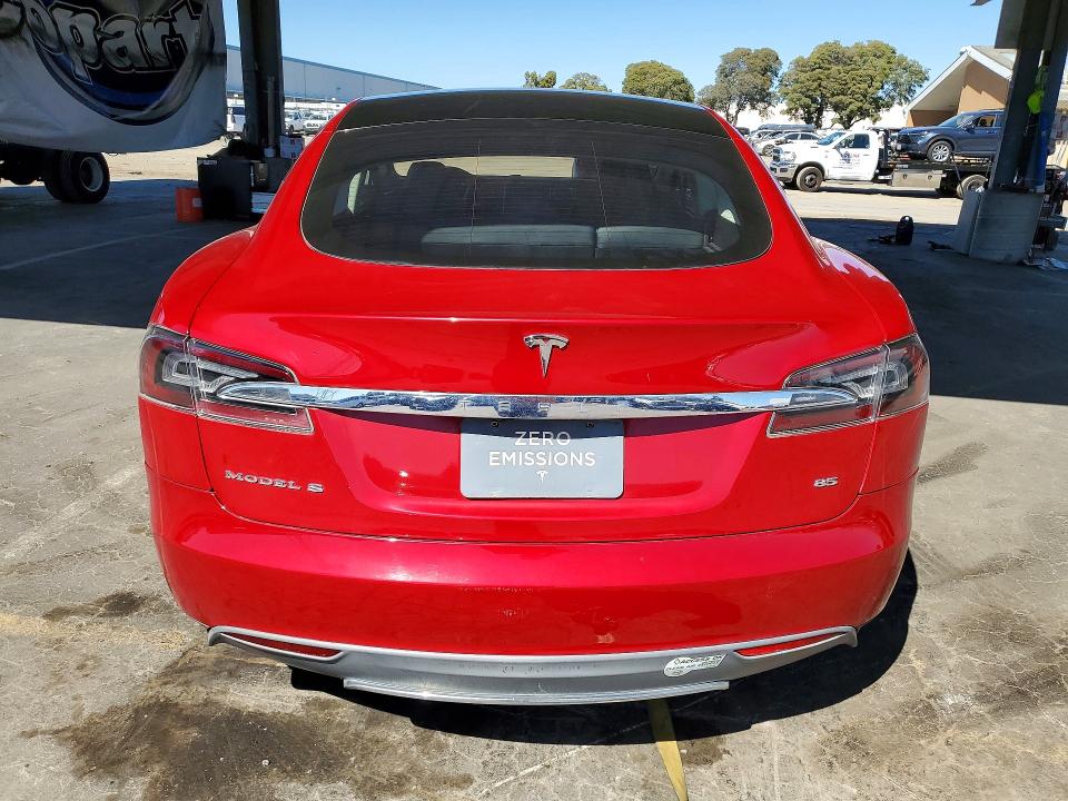 2013 Tesla Model s VIN 5YJSA1CNXDFP12929 COPART salvage auction — MINOR DENT/SCRATCHES, Ca - Dis/Dlr/Exp Only Clean Title (P), sold $2,350 on 2026-07-14 (photo 6)