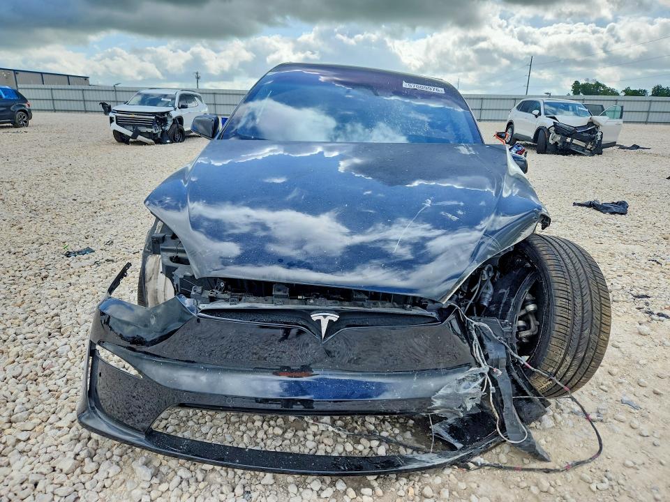 2022 Tesla Model x VIN 7SAXCBE69NF357039 COPART salvage auction — FRONT END, TX - SALVAGE VEHICLE TITLE (P), sold $16,600 on 2026-08-20 (photo 5)