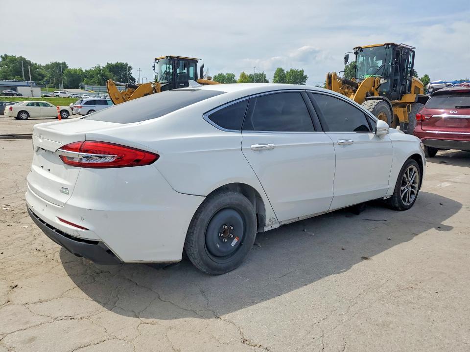 2019 Ford Fusion VIN 3FA6P0CD7KR181062 COPART salvage auction — VANDALISM, Il - Certificate Of Title (P), sold $1,600 on 2026-07-02 (photo 3)