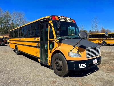 2015 Freightliner Chassis VIN 4UZABRDU9FCFW9516 COPART salvage auction — NORMAL WEAR, MA - CERTIFICATE OF TITLE (P), sold $1,500 on 2026-07-30 (photo 1)