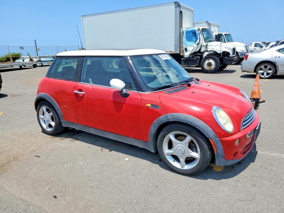 2006 Mini Cooper VIN WMWRC33596TK70873 COPART salvage auction — MINOR DENT/SCRATCHES, HI - CERTIFICATE OF TITLE (P), sold $650 on 2026-07-06 (photo 4)