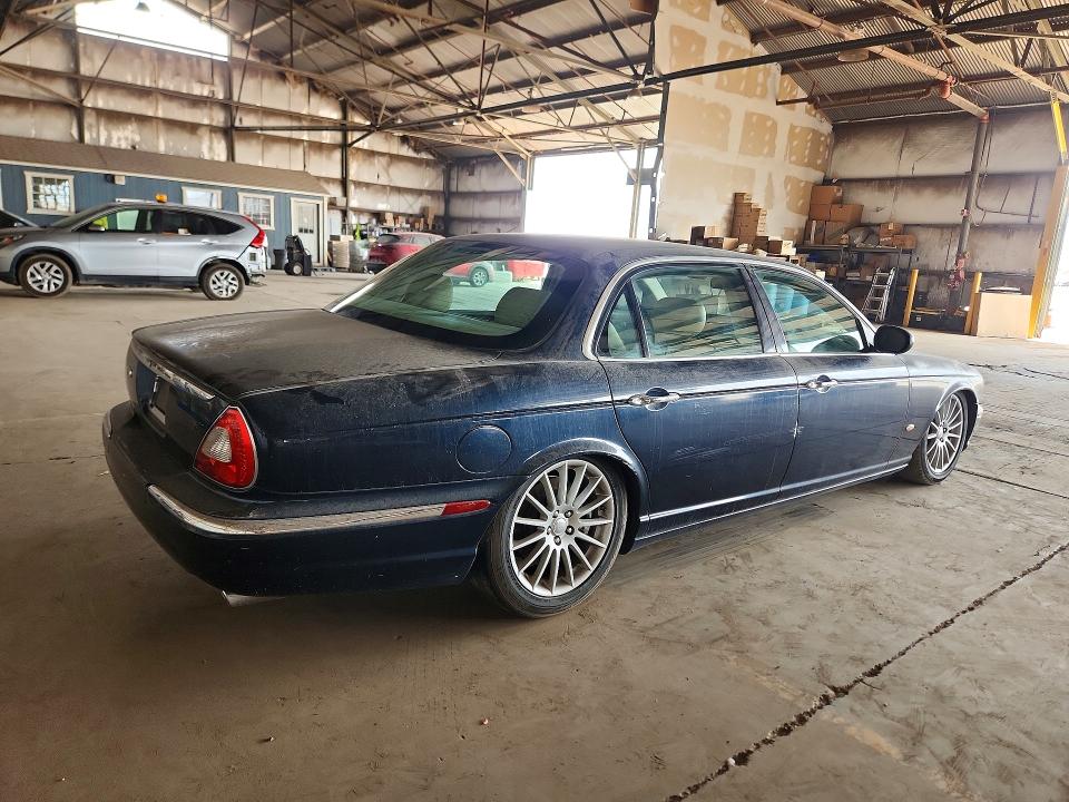 2006 Jaguar Xj series VIN SAJWA79B66SH07514 COPART salvage auction — MINOR DENT/SCRATCHES, Az - Certificate Of Title, sold $500 on 2026-07-06 (photo 3)