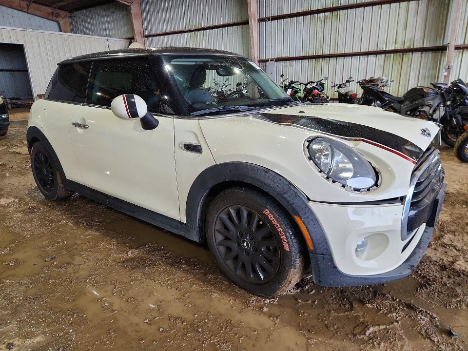 2018 Mini VIN WMWXP5C53J3C65414 COPART salvage auction — SIDE, Tx - Salvage Vehicle Title, sold $100 on 2026-07-23 (photo 4)