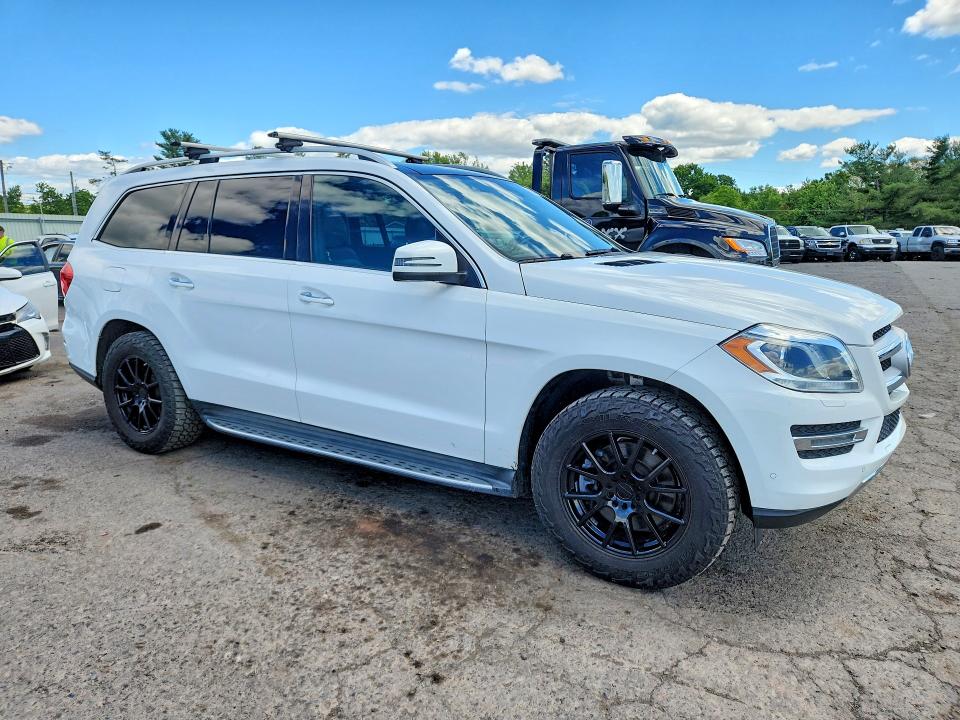 2015 Mercedes-benz Gl-class VIN 4JGDF2EE6FA464604 COPART salvage auction — MINOR DENT/SCRATCHES, PA - CERT OF TITLE (P), sold $6,600 on 2026-07-14 (photo 4)