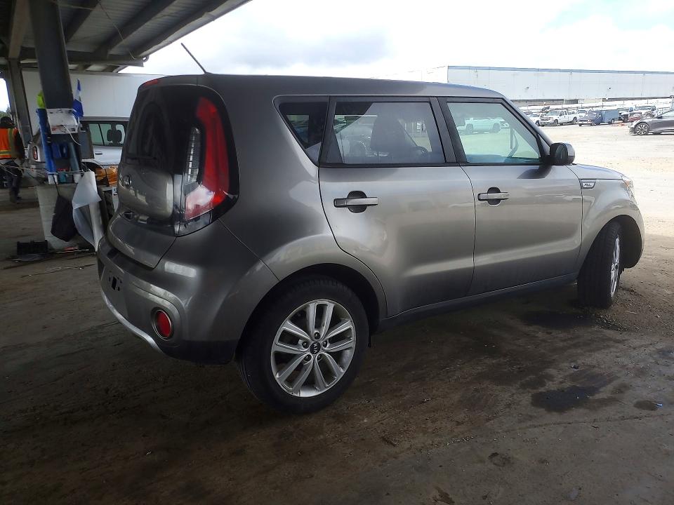 2018 Kia Soul VIN KNDJP3A5XJ7577011 COPART salvage auction — MINOR DENT/SCRATCHES, Ca - Dis/Dlr/Exp Only Clean Title, sold $1,100 on 2026-07-25 (photo 3)
